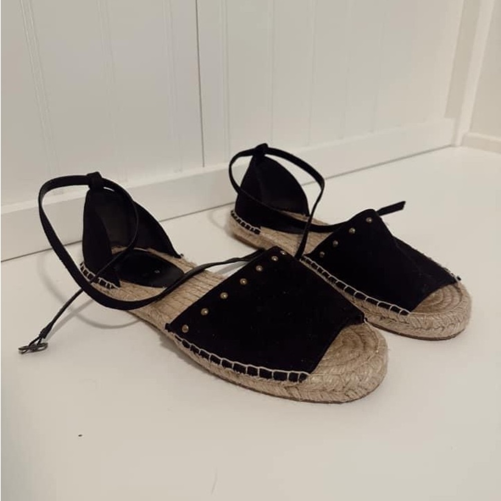 Black sandal